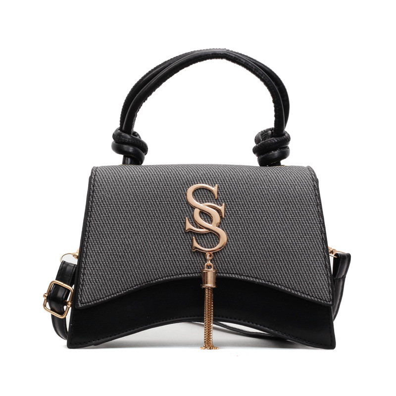 2025 Summer New casual, trendy, retro chain single-shoulder crossbody small square bag, simple letter fashionable women's bag Item Picture