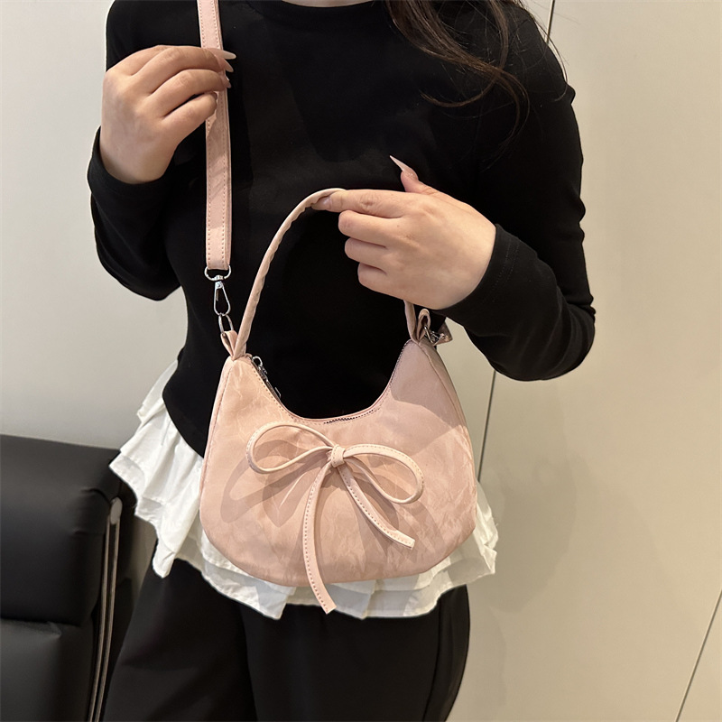 This year, a new bow handbag style is in vogue. It's a sweet and stylish bag for female students, a single-shoulder, crossbody, and underarm bag Specification drawing