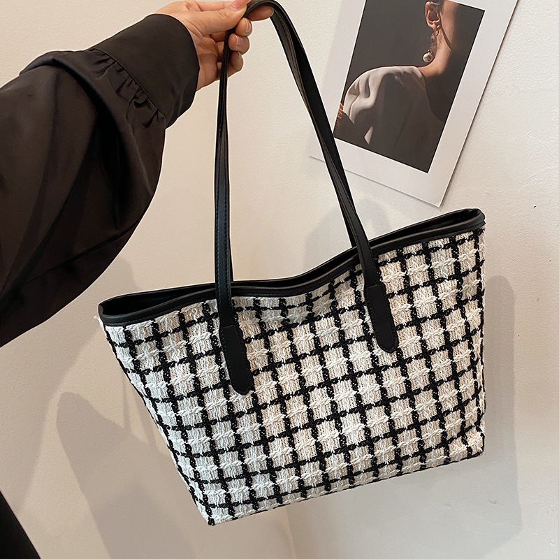 Large-capacity checkered bag for women, 2024 new style fashionable striped handbag, stylish and versatile single-shoulder tote bag Specification drawing