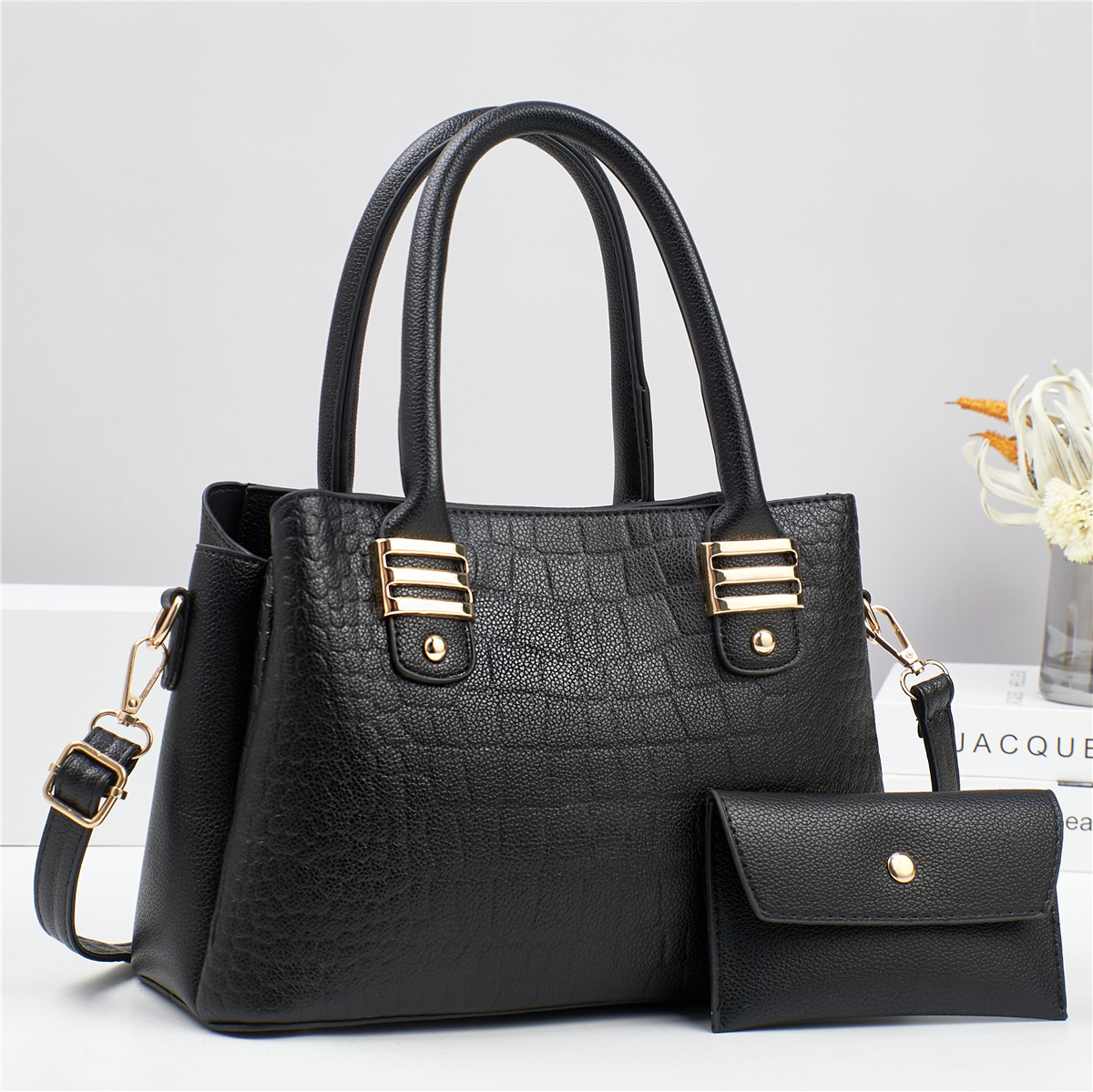 A grand and versatile 2024 new style of manufacturer's export fashion handbag, a best-selling women's bag, summer single-shoulder crossbody bag Application Scenario