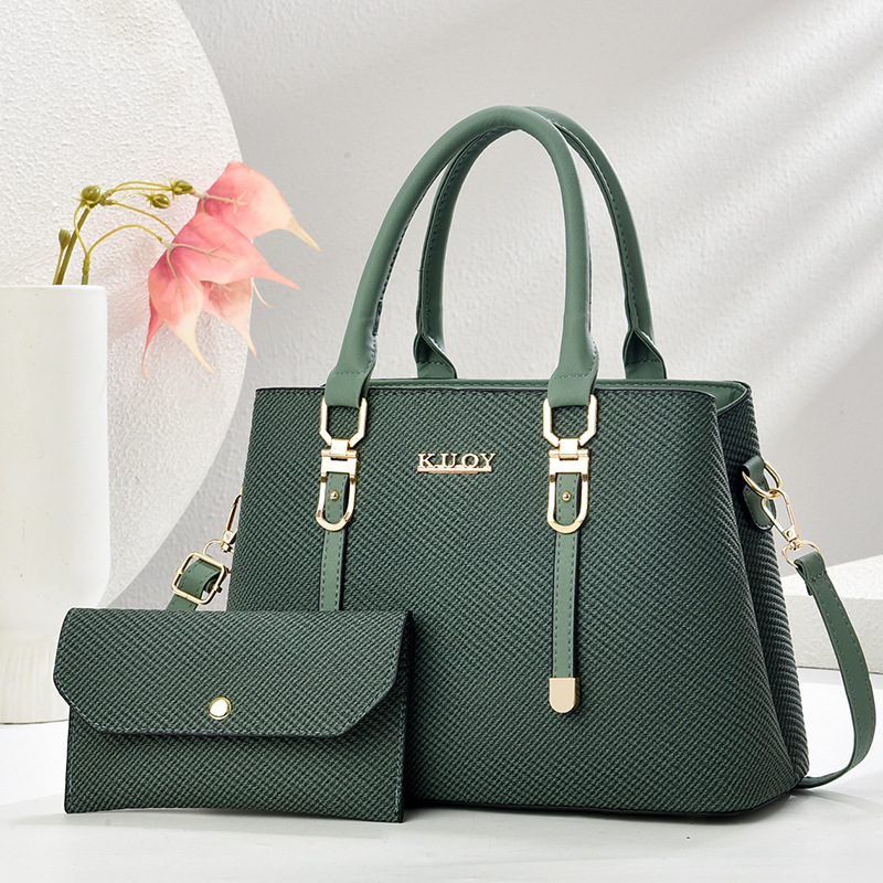 Elegant Ladies' handbag 2025 Cross-border New Commuter mother and child Bag, large capacity, practical and casual single-shoulder mom bag Application Scenario
