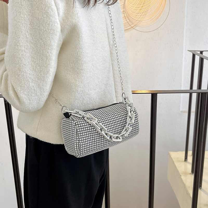 This year, the 2024 new style of Korean-style fashionable and trendy shiny diamond crossbody bags and hand-held women's bags are in high demand Specification drawing