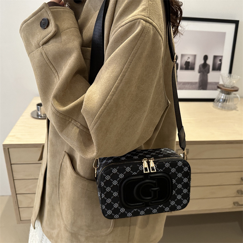 Retro and fashionable checkered small square bag for women, Spring/Summer 2025 new single-shoulder bag, wide shoulder strap crossbody bag Specification drawing