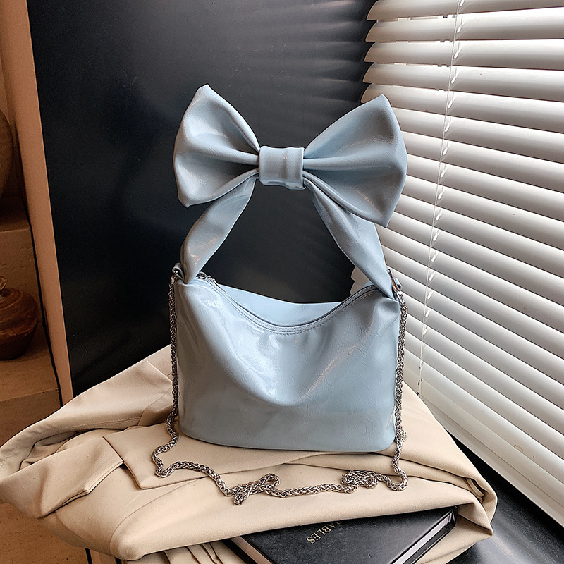 Fashionable and simple tote bag for women 2025 summer, new large-capacity single-shoulder bag for work and commuting, a niche quality chain bag full figure