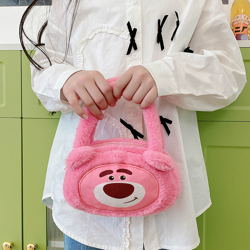 New cartoon crossbody bag, children's claw machine doll, hand-held small bag, plush toy doll bag manufacturer wholesale version Application Scenario