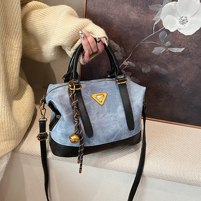 Casual handbag for women, 2024 new crossbody bag, winter fashion, super popular and versatile single-shoulder bag, commuting bag full figure