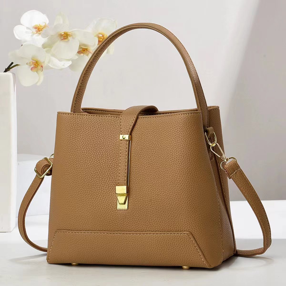 2024 Large-capacity handbag, trendy and fashionable bucket bag, women's bag, high-end, elegant and versatile, single-shoulder crossbody bag details Picture