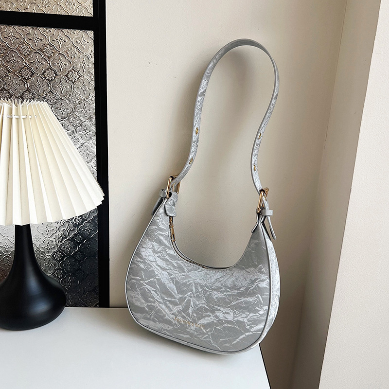 The 2024 new trendy women's crossbody and hand-held half-moon bag is a fashionable, high-quality, portable and large-capacity single-shoulder commuter bag full figure