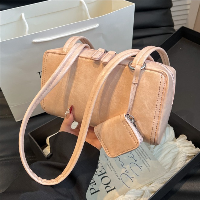 Retro oil wax leather small bag for women, 2025 new style, fashionable and versatile, single-shoulder underarm bag, high-end commuting handbag full figure