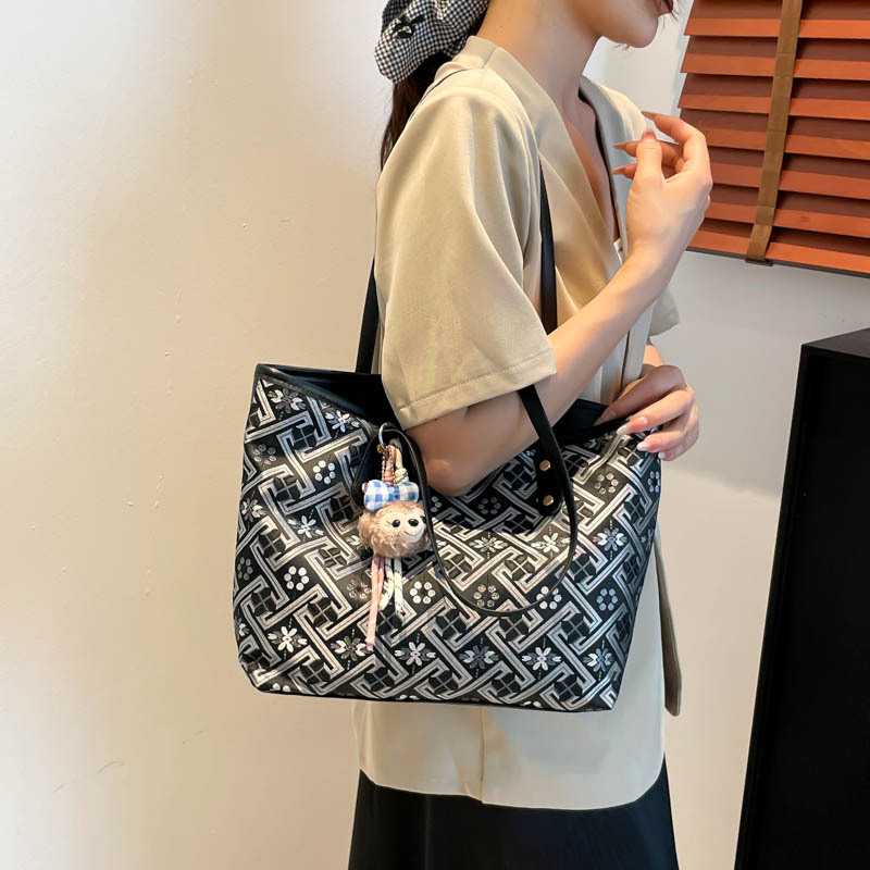 Cross-border Bohemian large-capacity bag, women's summer 2025 new style versatile shoulder bag, casual student tote bag details Picture