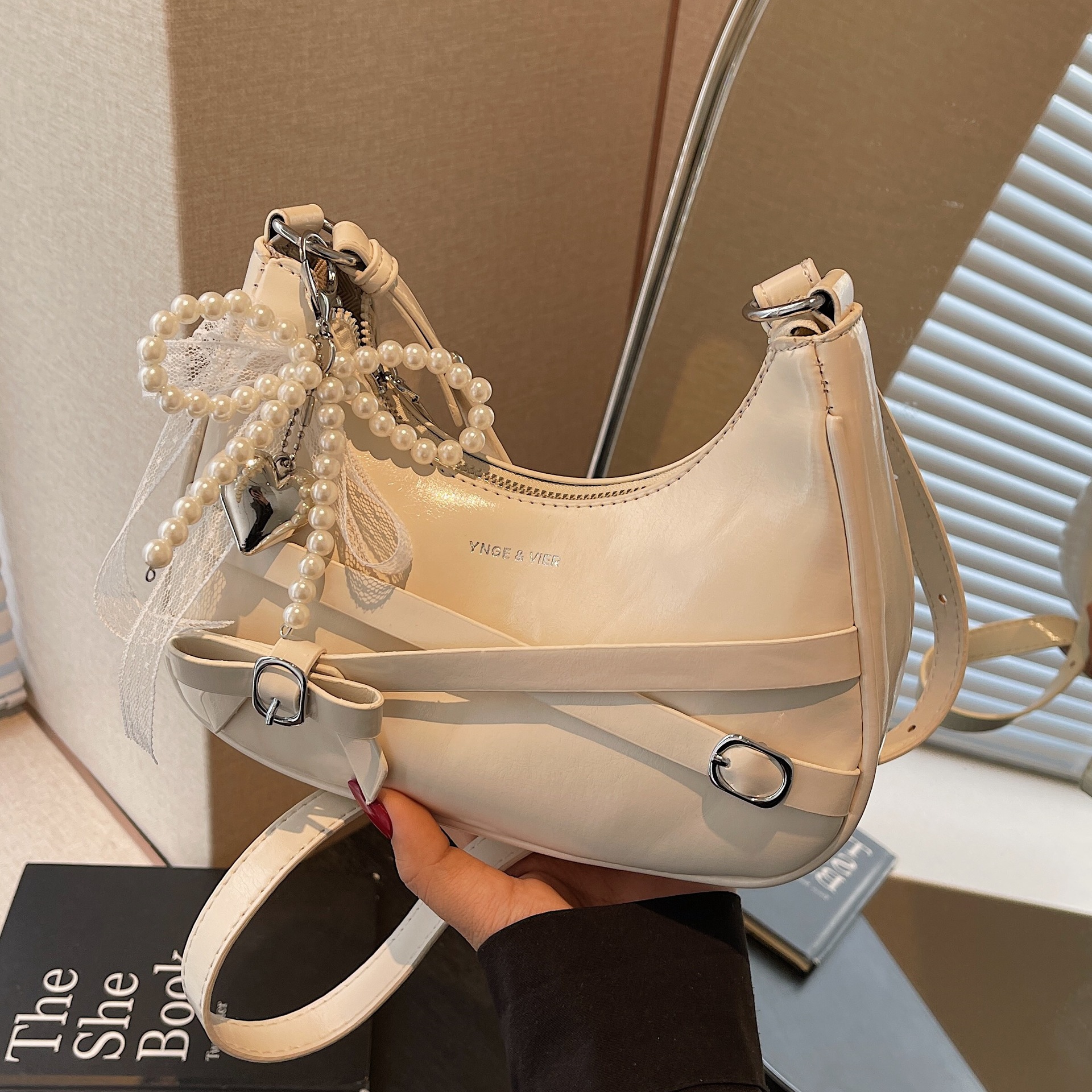 A niche oil wax leather small bag for women, a new summer fashion lace bow underarm bag with a high-quality crossbody full figure