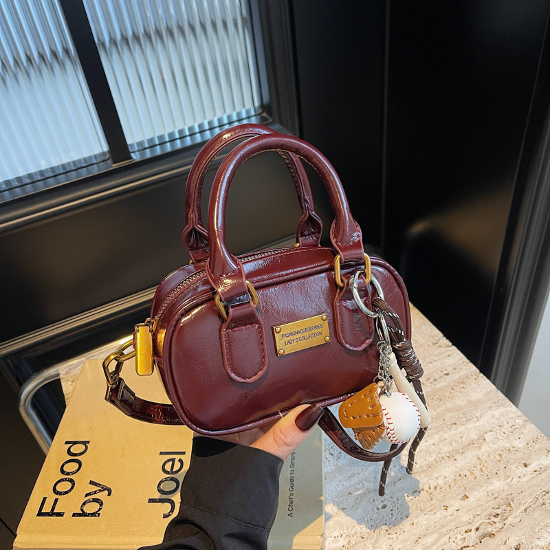 High-end quality small bag for women, 2024 new hand-held pillow bag, Boston design sense, fashionable commuting crossbody bag details Picture