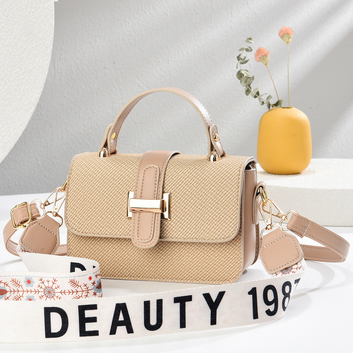Wholesale popular Instagram wide shoulder strap bag for women, 2025 new Korean version single-shoulder crossbody fashionable fabric pattern small square bag Specification drawing
