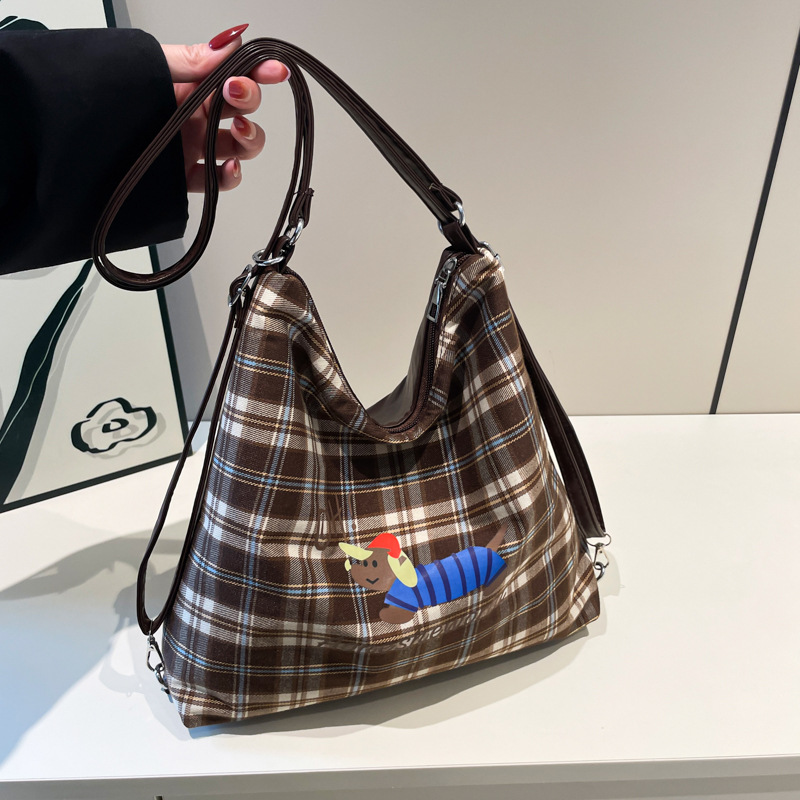 New cartoon checkered tote bag for autumn and winter, large capacity single-shoulder bag and crossbody bag for commuting, students and classes full figure