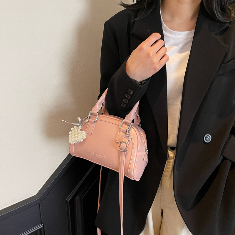 The 2025 new retro and fashionable hand-held small square bag, a cute and stylish commuter Boston bag for women, and a versatile single-shoulder crossbody bag details Picture
