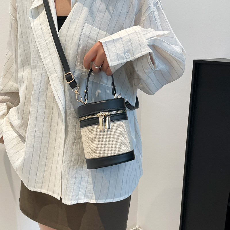 A stylish new large-capacity box-shaped bucket bag with color-blocking and splicing design, a popular single-shoulder crossbody bag for 2025 Specification drawing