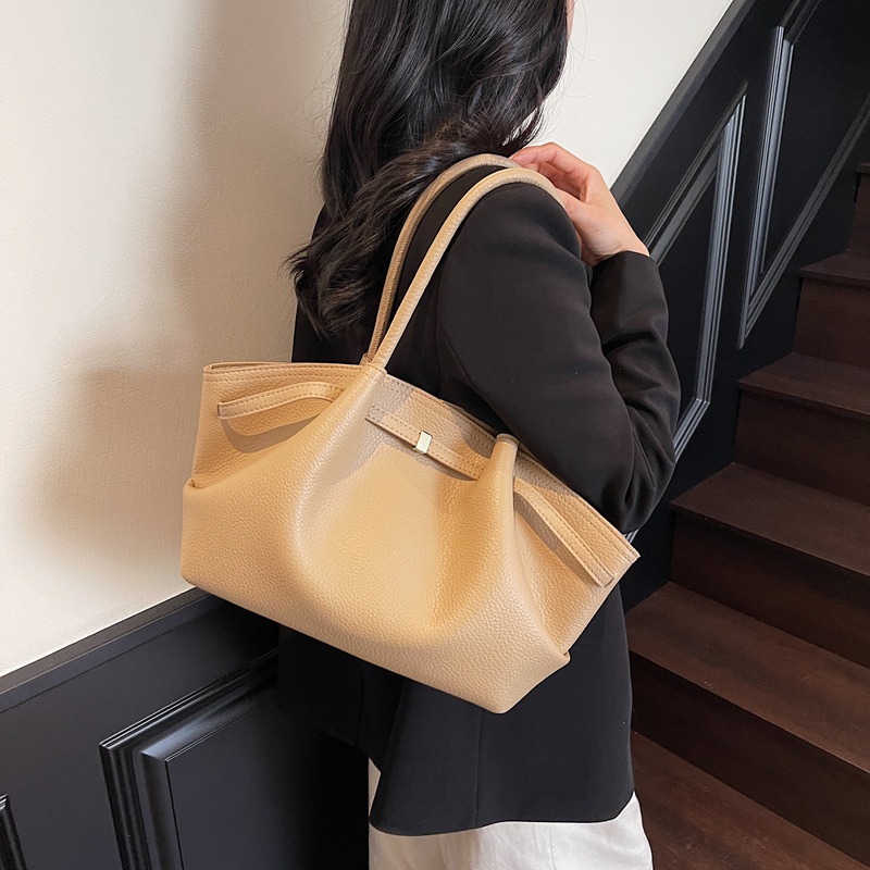 High-end pleated fashionable hand-held underarm bag for women, 2025 new stylish large-capacity tote bag, commuter single-shoulder bag details Picture