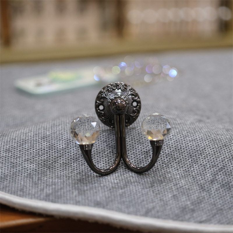 【 Yonghao Hardware 】 Cross-border supply factory direct sales of aluminum alloy double-head crystal curtain hooks and wall hooks Application Scenario