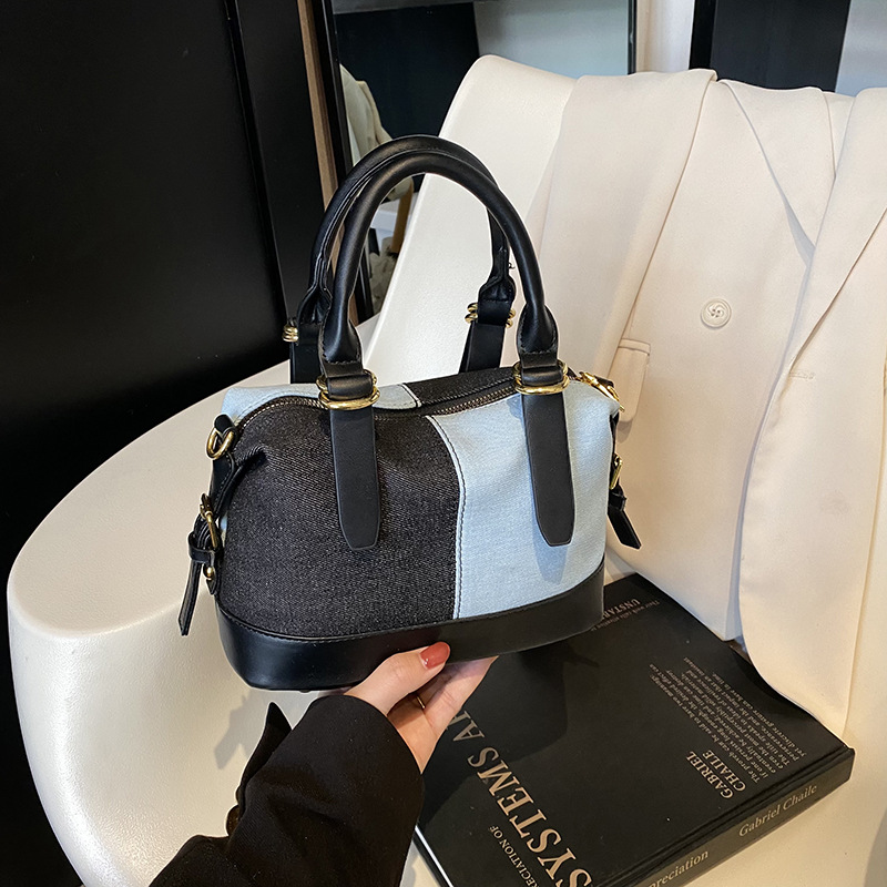 A multi-color denim blue bag for women, a new 2024 fashionable hand-held shoulder bag with a niche design and a casual crossbody bucket bag Specification drawing