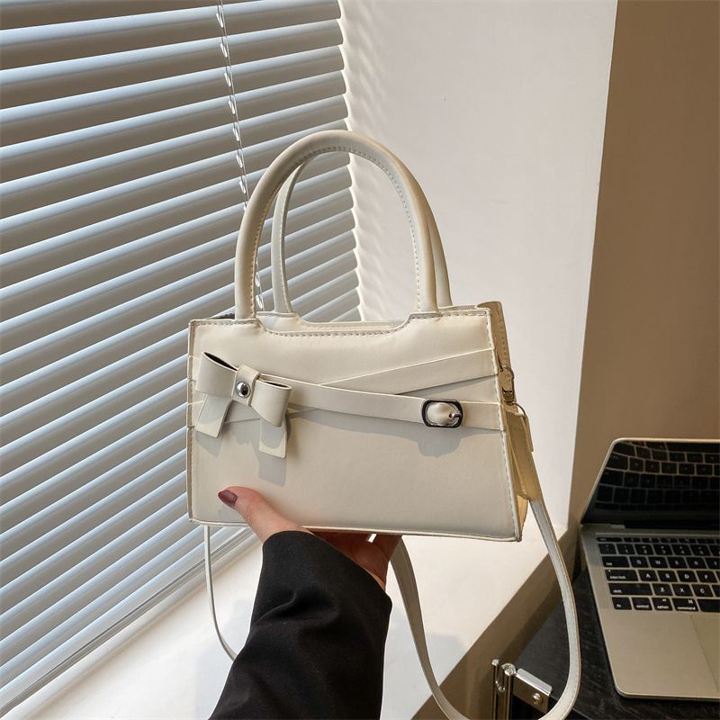 Fashion single-shoulder bag trend 2025 Summer new bag, women's stylish, simple, solid color, individual crossbody bag, small square bag full figure
