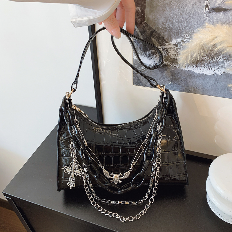 This year, the new fashion single-shoulder crossbody bag for women in 2025 is a versatile chain crossbody dumpling bag full figure