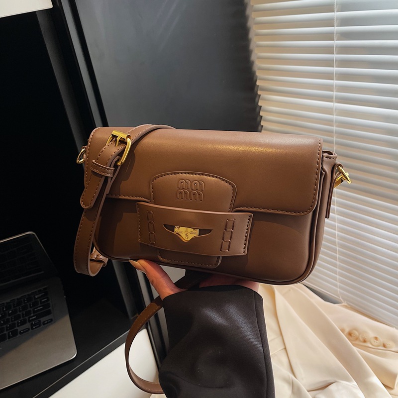 A niche and light luxury underarm bag for women, a new style of fashionable commuting small square bag in 2025, a high-end soft leather single-shoulder crossbody bag Specification drawing