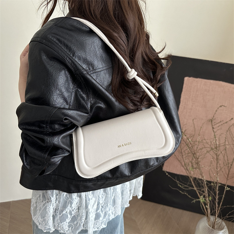 Casual commuting single-shoulder bag, underarm bag, niche design bag, women's 2025 summer new fashionable and trendy crossbody bag details Picture