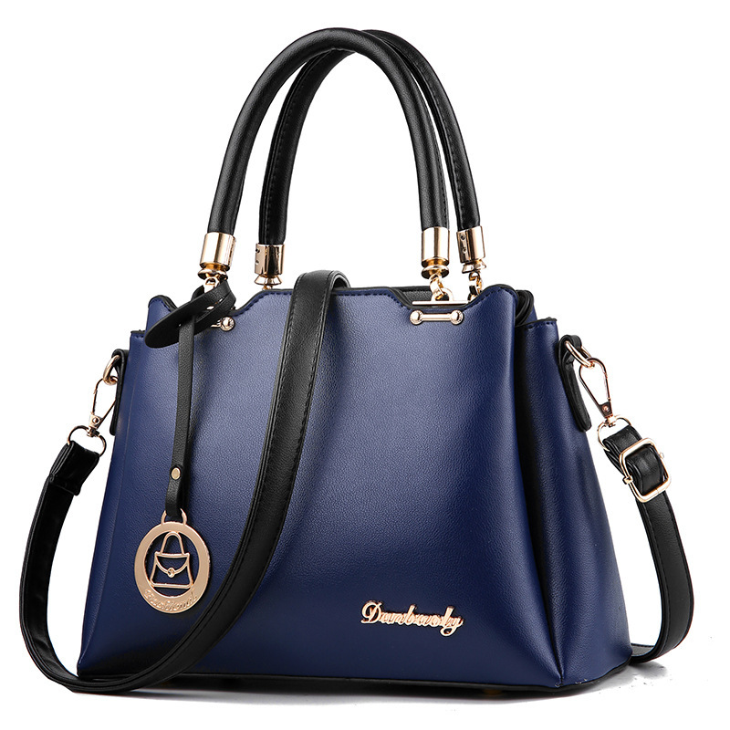 The 2022 autumn new Korean version PU women's bag, solid color killer bag, retro single-shoulder crossbody bag and handbag Application Scenario