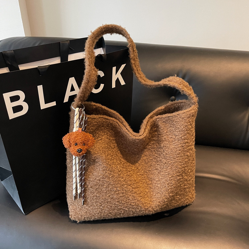 Korean style Instagram laid-back tote bag for women 2024 New fashion woolen large-capacity commuting single-shoulder bag shopping bag details Picture