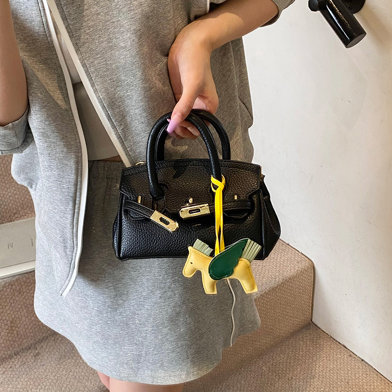 Cross-border high-end lychee pattern handbag for women, 2025 new style, versatile, fashionable and casual single-shoulder crossbody bag Application Scenario