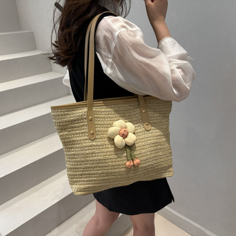 Underarm fashion woven bag 2025 Summer New Korean style Instagram simple and casual straw woven bag large capacity single-shoulder bag details Picture