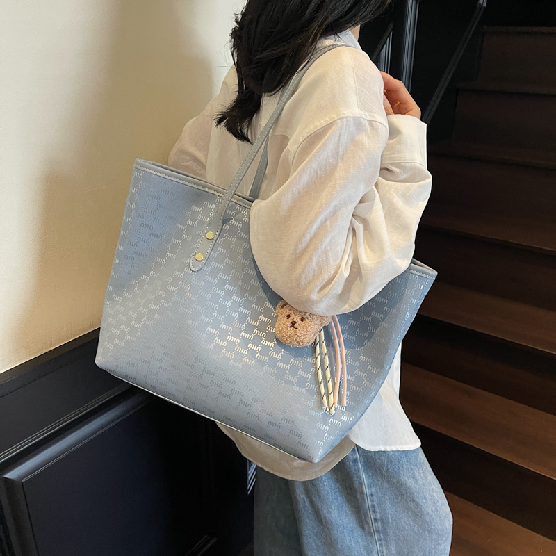 Large-capacity tote bag for women 2025 new style, trendy and fashionable, high-end commuting, casual and versatile student shoulder bag details Picture