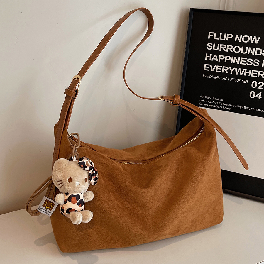 The 2024 new stylish and versatile leopard print underarm bag exudes a sense of sophistication for women. It features a niche design and is a trendy single-shoulder crossbody bag full figure