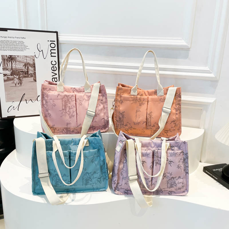 European and American retro women's handbag 2025, casual, simple, large-capacity tote women's bag, single-shoulder crossbody bag Application Scenario