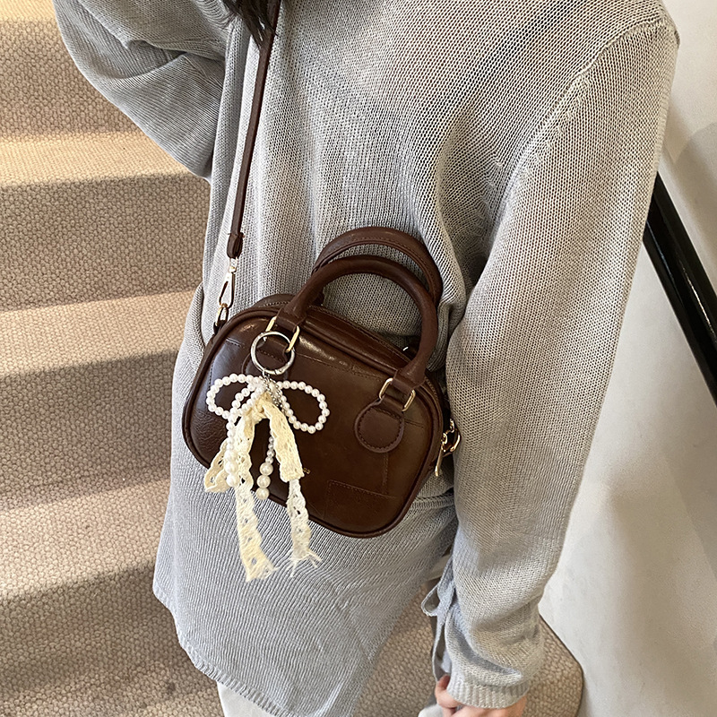 A niche and simple hand-held pillow bag for women, 2025 new Korean style, trendy and fashionable single-shoulder bag, versatile and simple crossbody bag Specification drawing