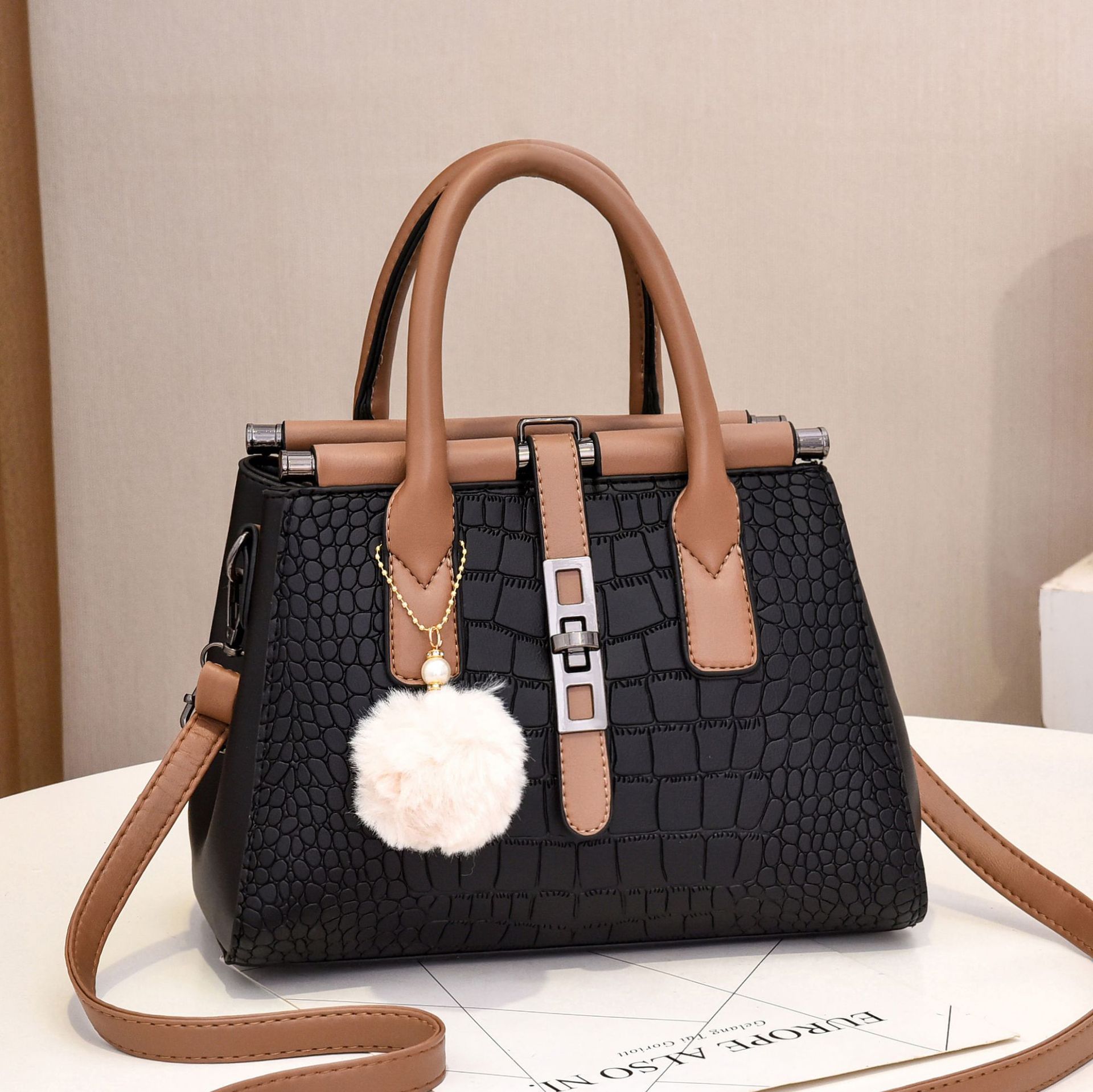 Wholesale PU leather women's bags 2022 new style European and American large bags, fashionable and large-capacity trendy women's handbags, single-shoulder consignment full figure