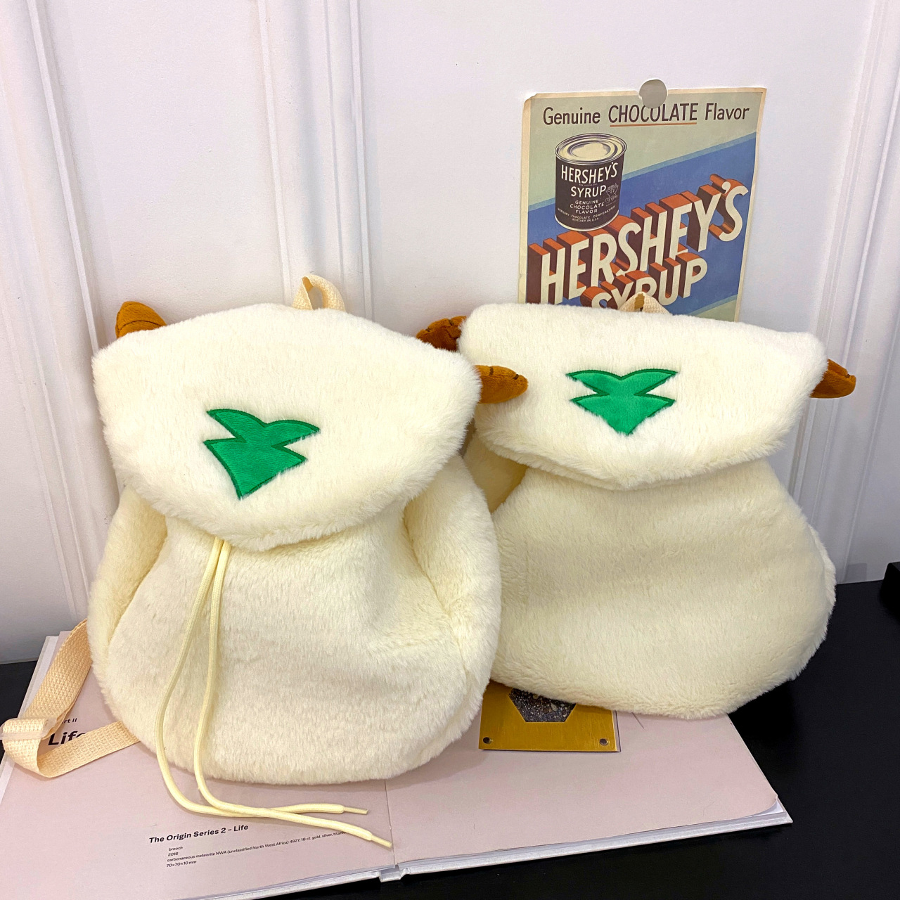 The new cartoon and cute plush sheep village uniform is suitable for both shoulders, versatile, and can be used as a school bag, phone bag, and coin purse full figure