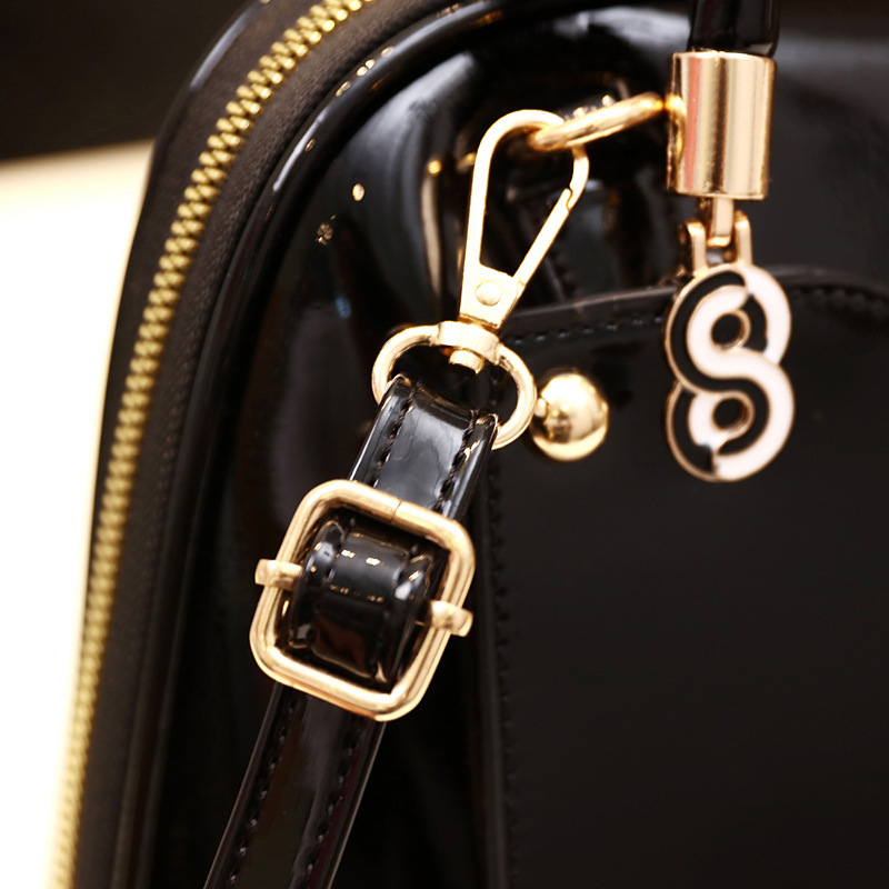 Cross-border foreign trade women's bags, shiny leather shell bags, hand-held large bags, simple single-shoulder bags, fashionable crossbody bags, factory consignment Application Scenario