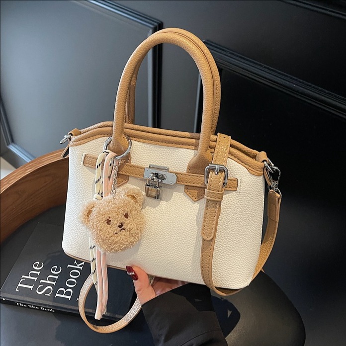 A high-end and stylish Kelly bag for women in 2025, a trendy and versatile crossbody bag for commuting, and a simple single-shoulder bag full figure
