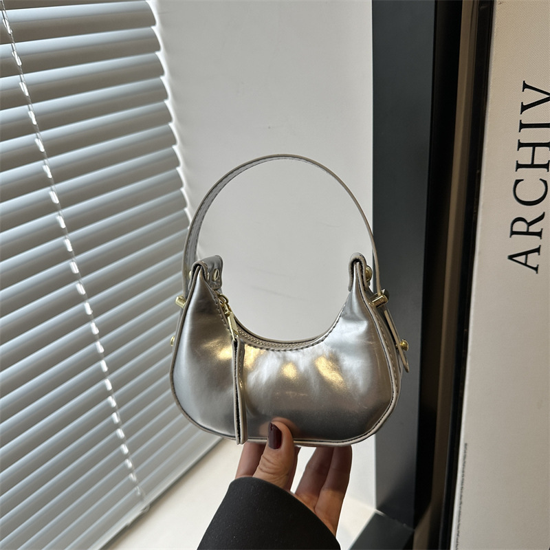 French solid color large capacity 2025 summer new trendy solid color casual texture fashionable single-shoulder armpit crescent bag for women full figure