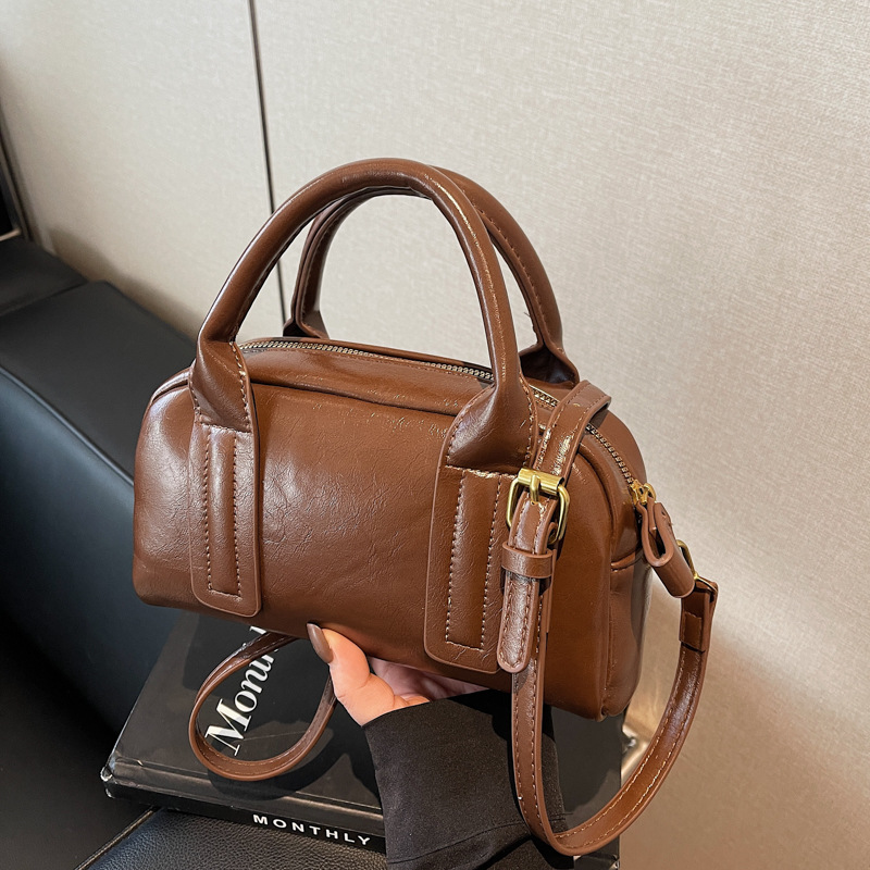 French retro handbag for women, 2025 new style, high-end single-shoulder crossbody bowling bag, solid color small square bag for women details Picture