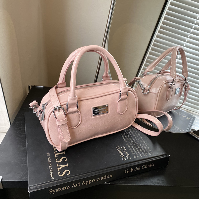 A new, stylish and versatile single-shoulder bag for women in 2025, a casual and trendy crossbody bag for commuting to work details Picture