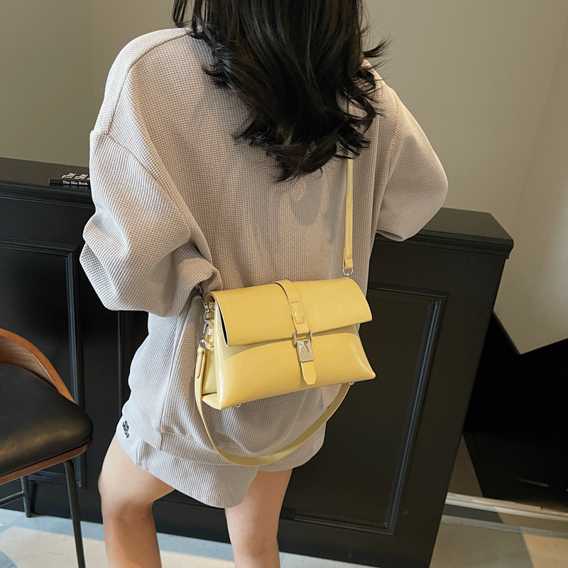 2025 New niche and simple single-shoulder underarm bag, women's retro hand-held messenger bag, casual crossbody small square bag Specification drawing