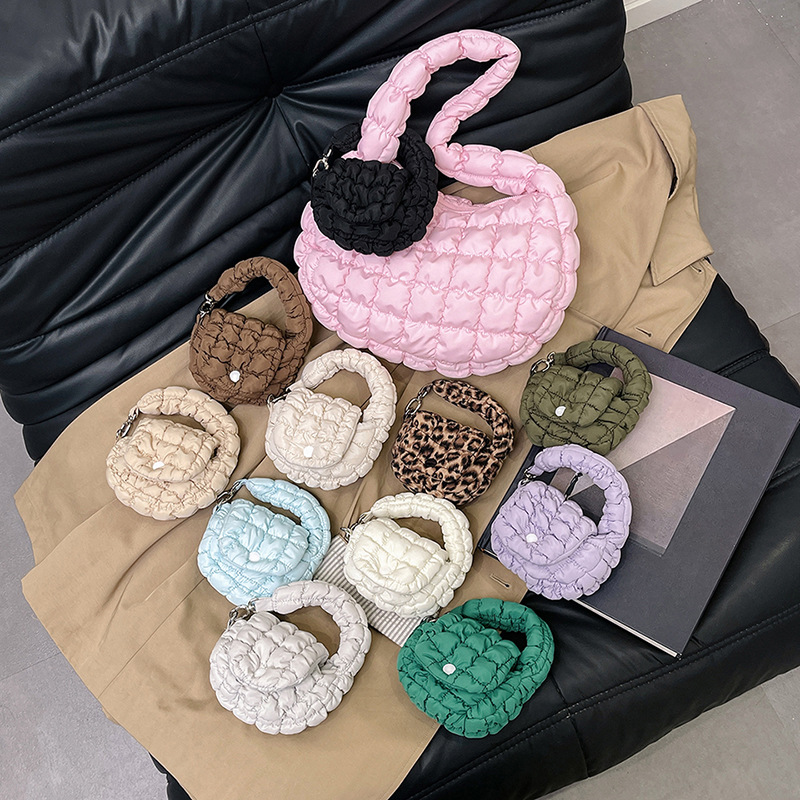 This year, the "Small Bag Women 2025" new fashion single-shoulder crossbody bag is a versatile checkered embroidered thread crossbody bag Application Scenario