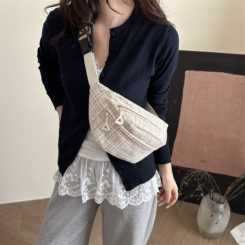 Gentle, fashionable, simple and elegant small bag for women, Spring 2025 new versatile ins single-shoulder crossbody bag, saddle bag details Picture