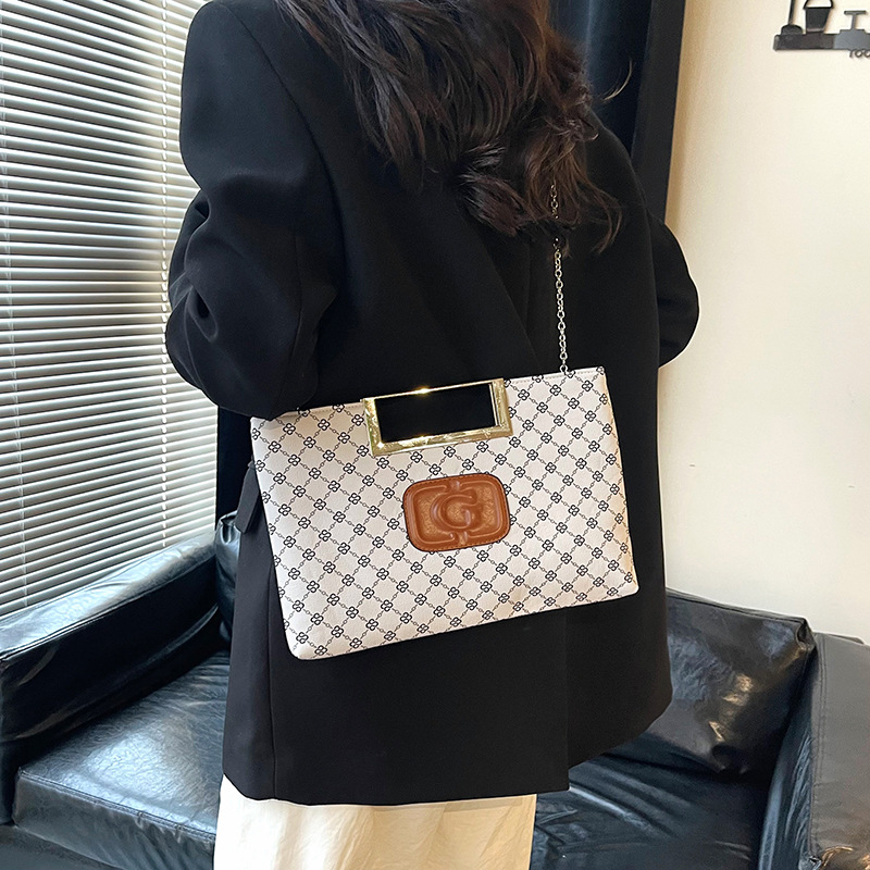 A new cross-border retro fashion trend, high-end quality and elegant single-shoulder hand-carry underarm bag, versatile commuting crossbody bag Specification drawing