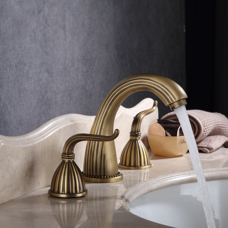 European-style antique copper washbasin mixed water split three-hole faucet washbasin three-piece set faucet all-copper bathroom faucet details Picture