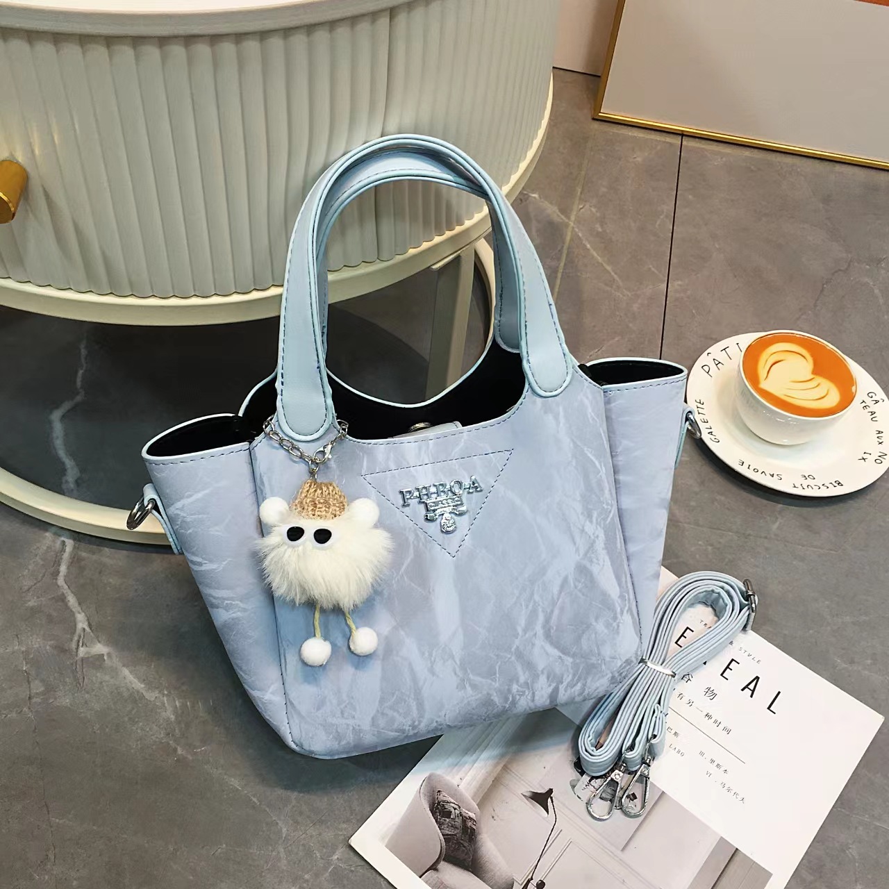 A trendy and stylish small handbag for ladies, a 2024 new summer single-shoulder crossbody bag and bucket bag details Picture