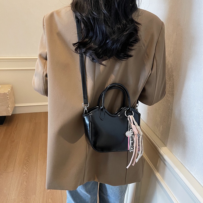 Korean version niche hand-held vegetable basket bag for women 2025 new style fashionable single-shoulder tote bag versatile casual crossbody bag Application Scenario
