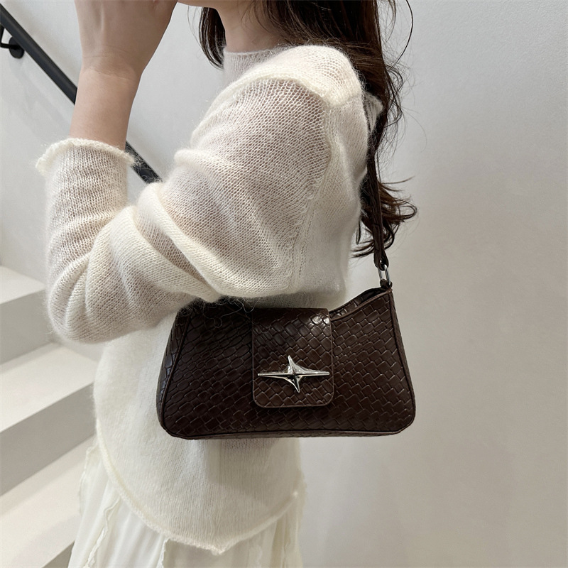 A simple and retro European and American women's bag for spring 2025, a versatile solid color single-shoulder underarm bag for women Specification drawing